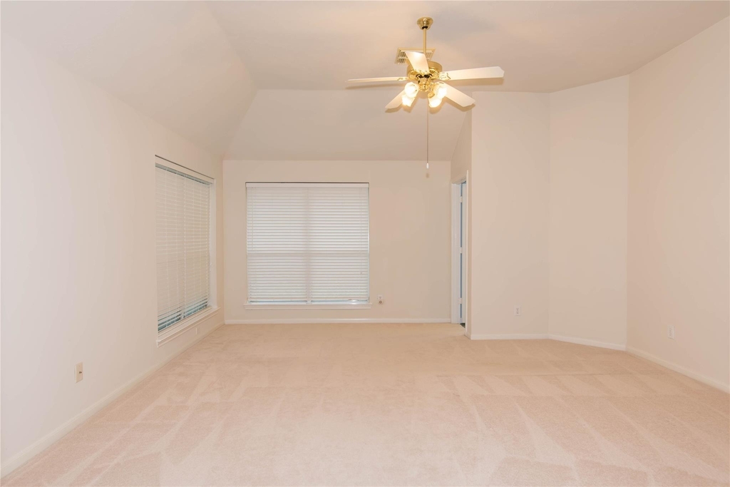 9115 Sunny Ridge Drive - Photo 15