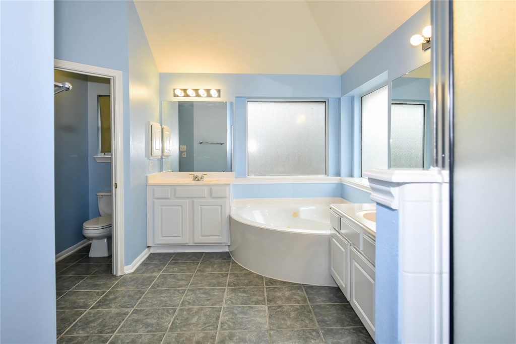 9115 Sunny Ridge Drive - Photo 16