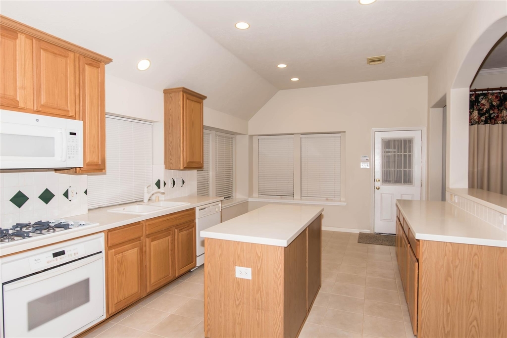 9115 Sunny Ridge Drive - Photo 10