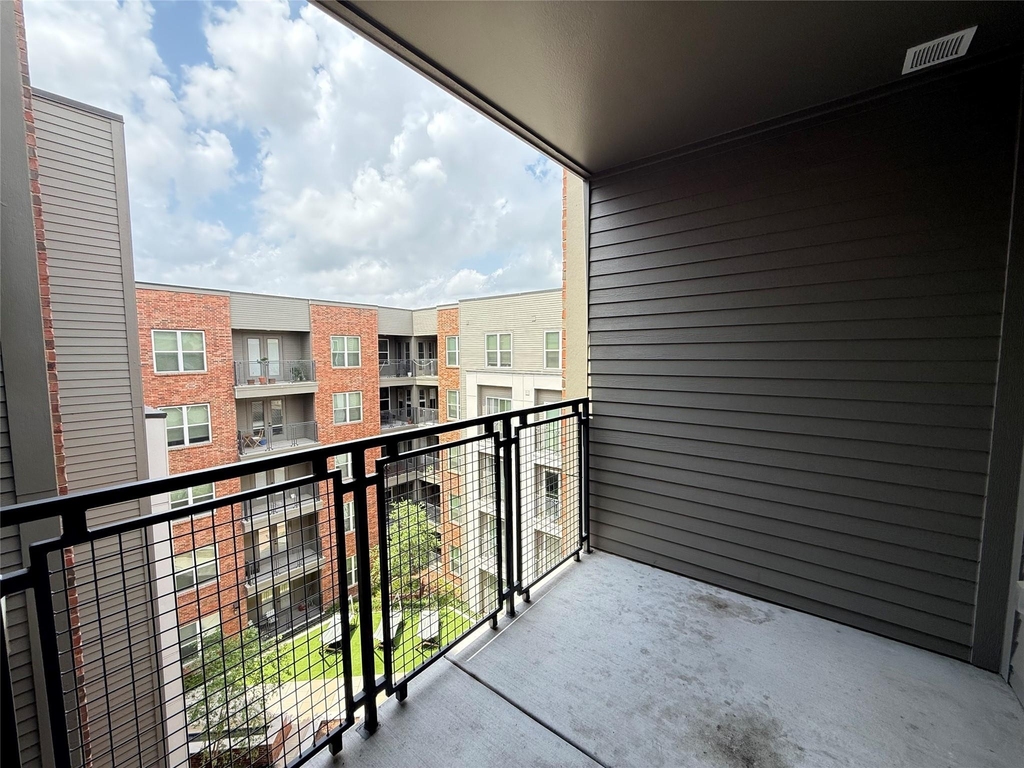 2520 Washington Ave - Photo 11