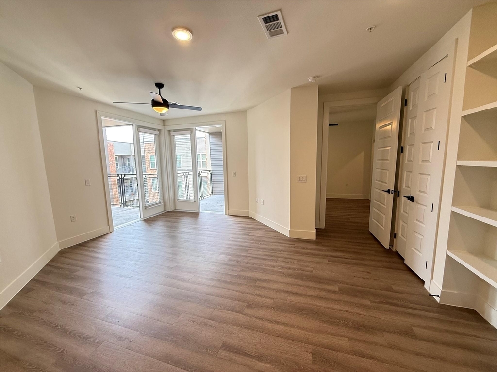 2520 Washington Ave - Photo 2