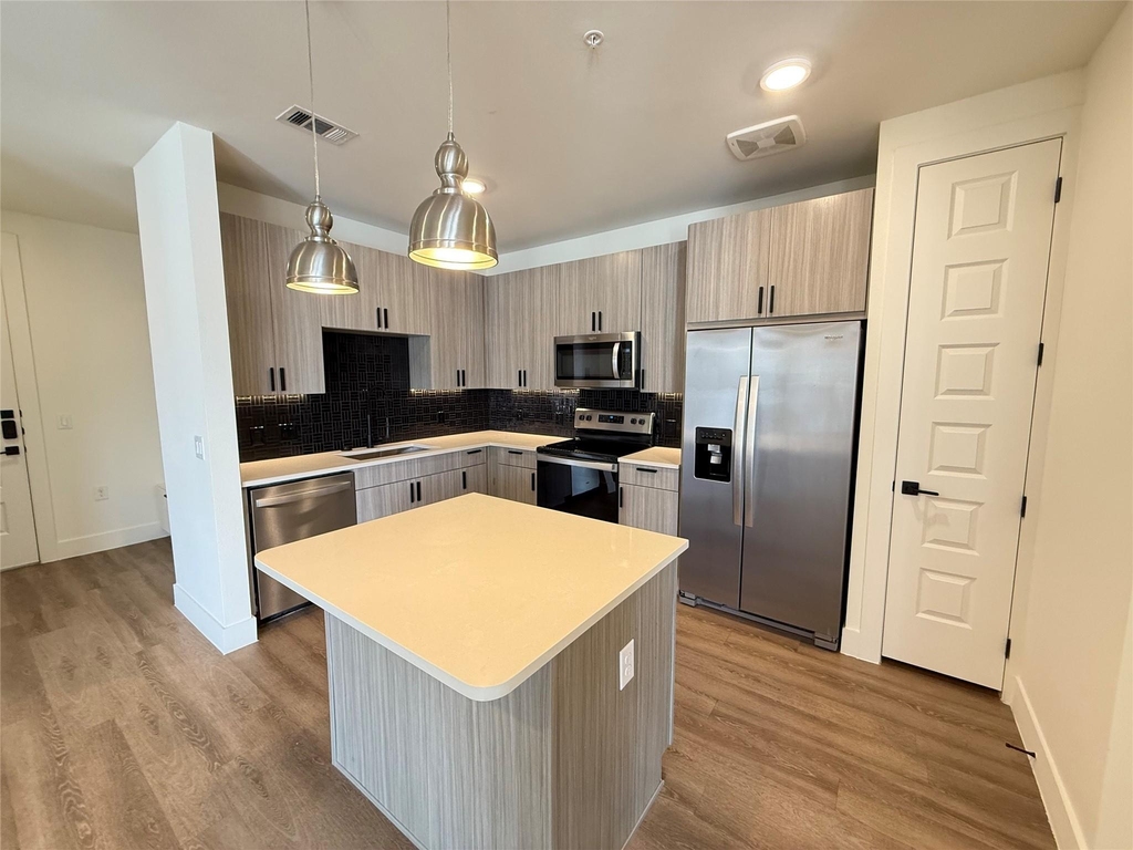 2520 Washington Ave - Photo 0