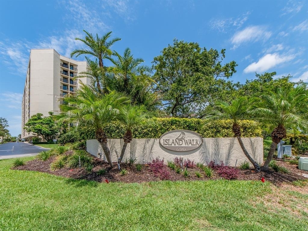 690 Island Way - Photo 0