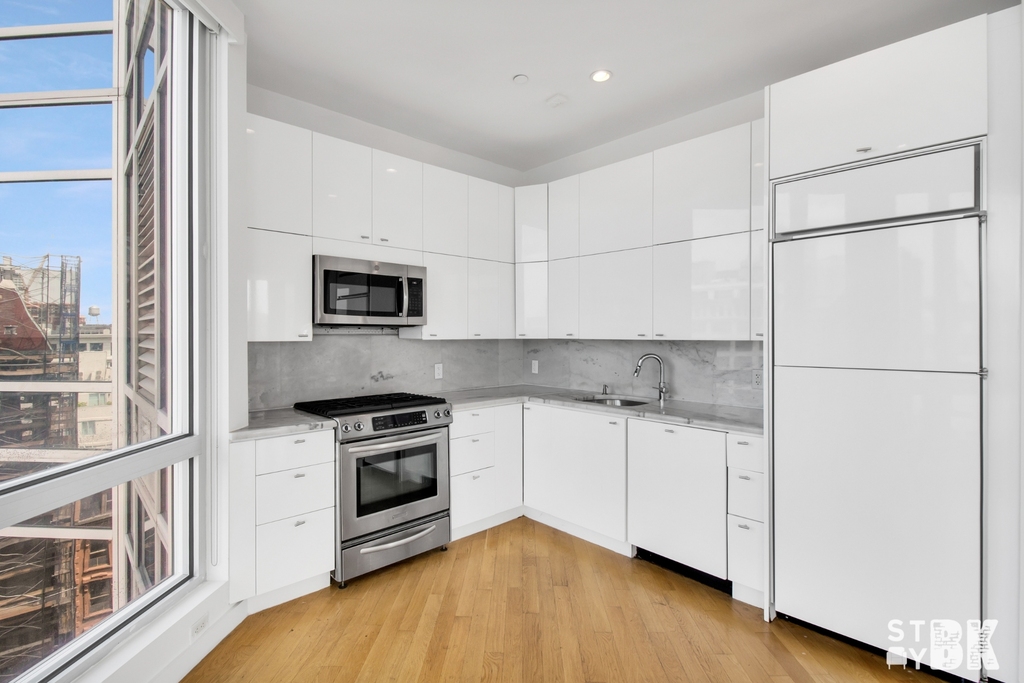 525 Clinton Avenue - Photo 2