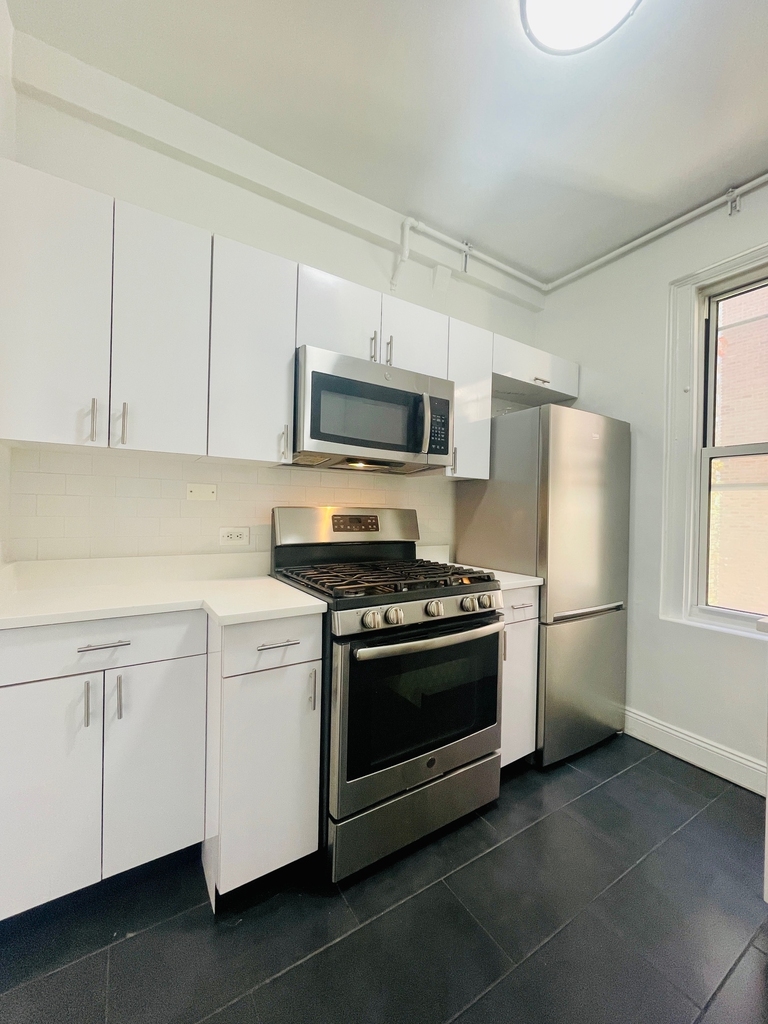 156 East 37th Street - Photo 11