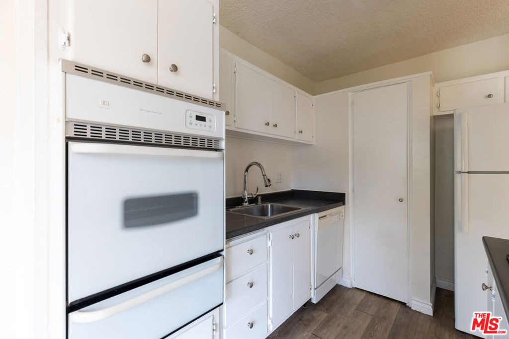 11133 Rose Avenue - Photo 6