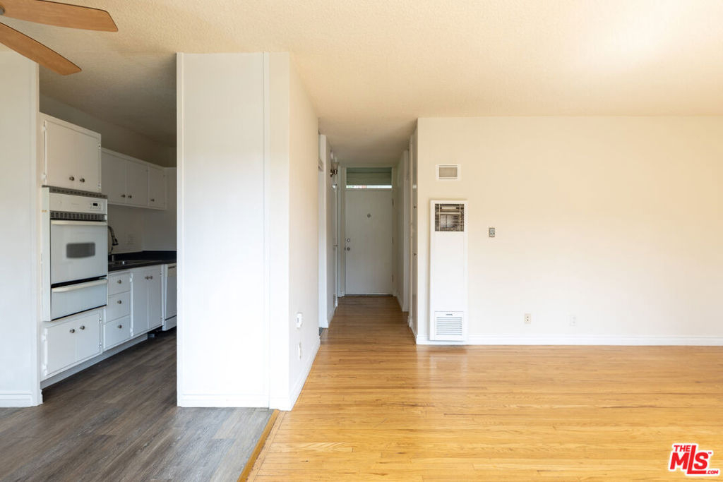 11133 Rose Avenue - Photo 4