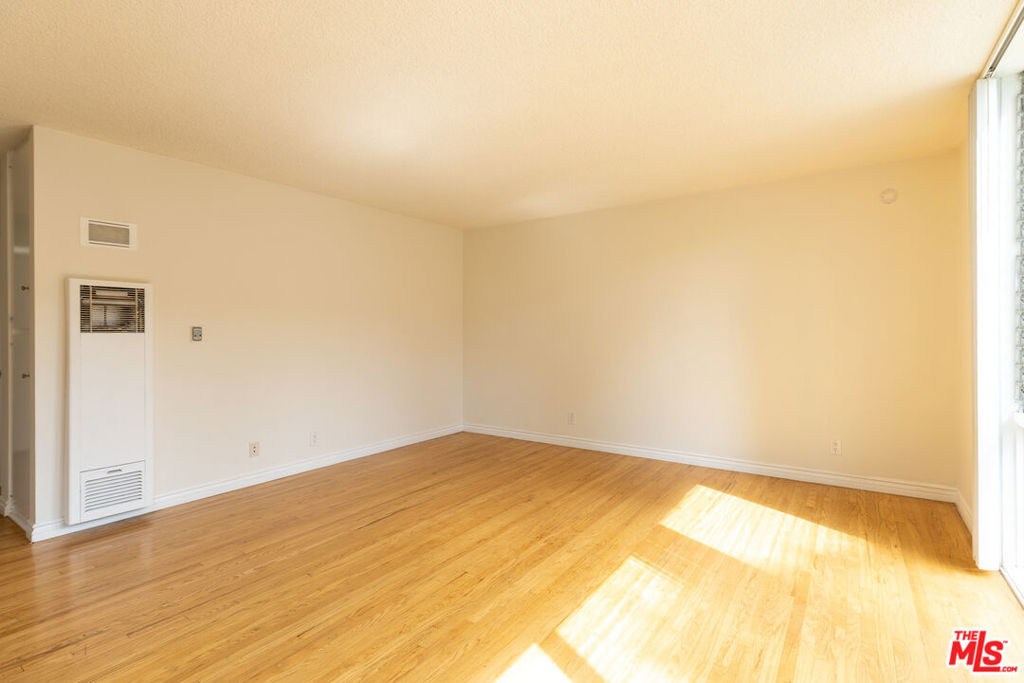 11133 Rose Avenue - Photo 3