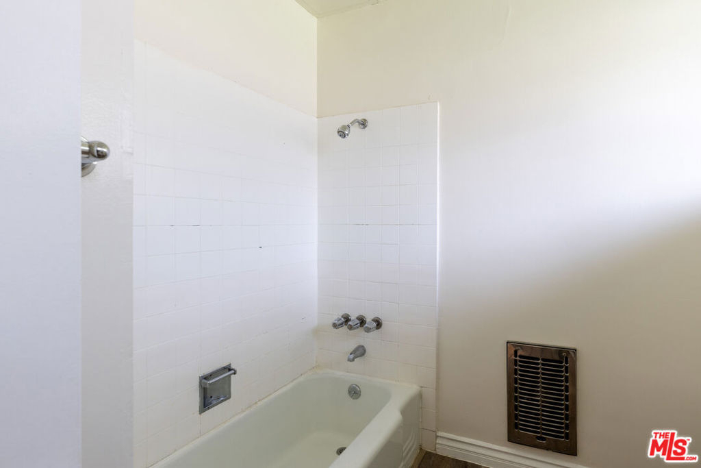 11133 Rose Avenue - Photo 12