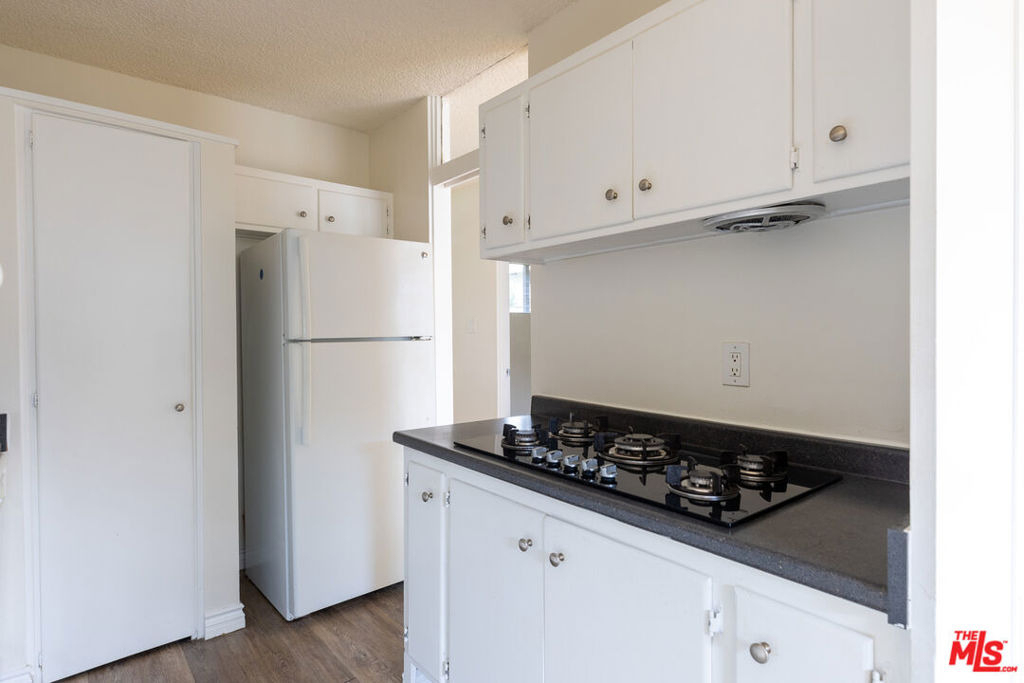 11133 Rose Avenue - Photo 8