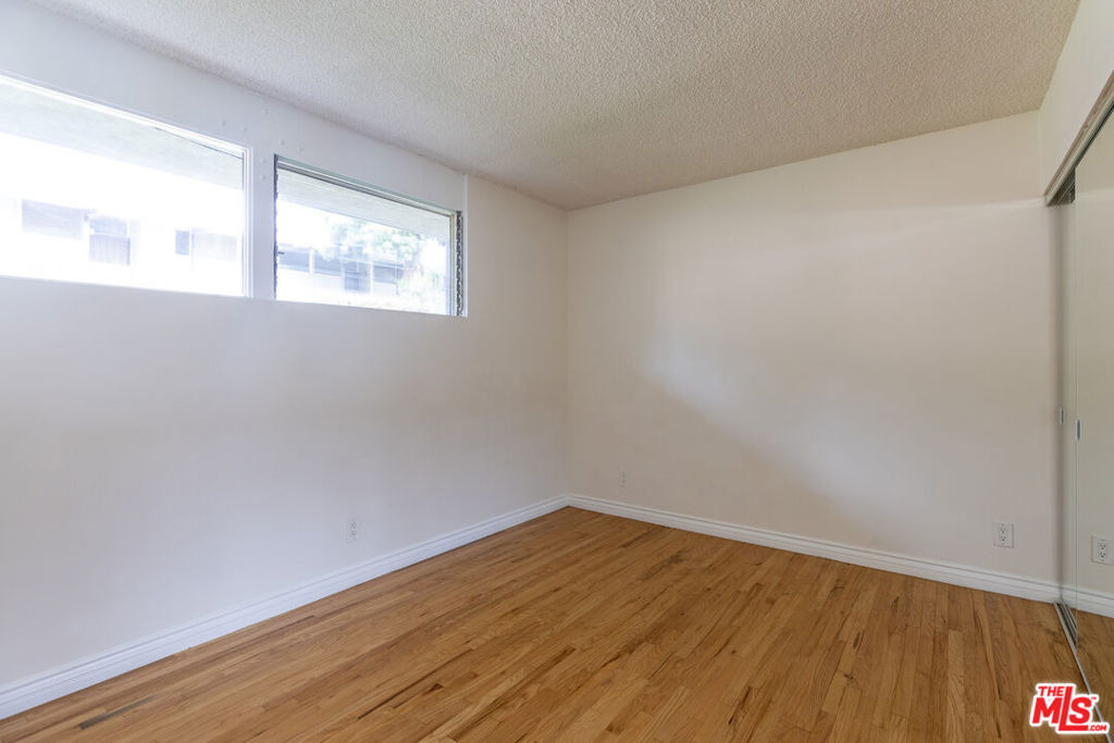 11133 Rose Avenue - Photo 9