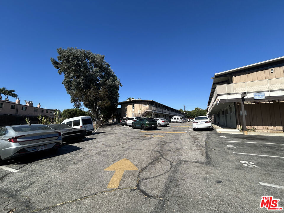 11133 Rose Avenue - Photo 16