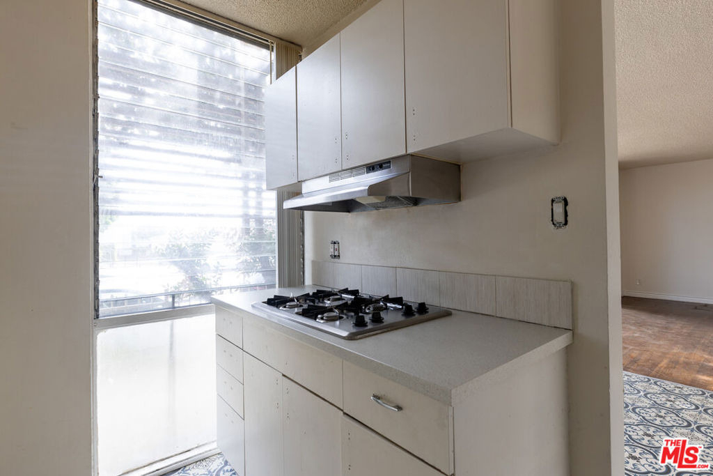 11133 Rose Avenue - Photo 5