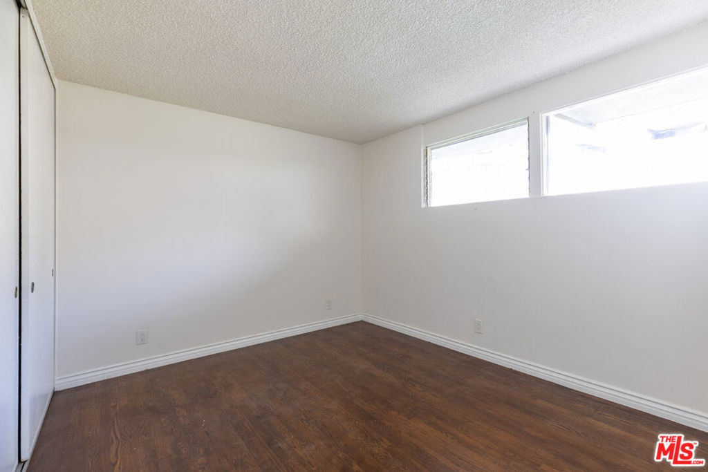 11133 Rose Avenue - Photo 9