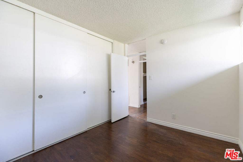 11133 Rose Avenue - Photo 8