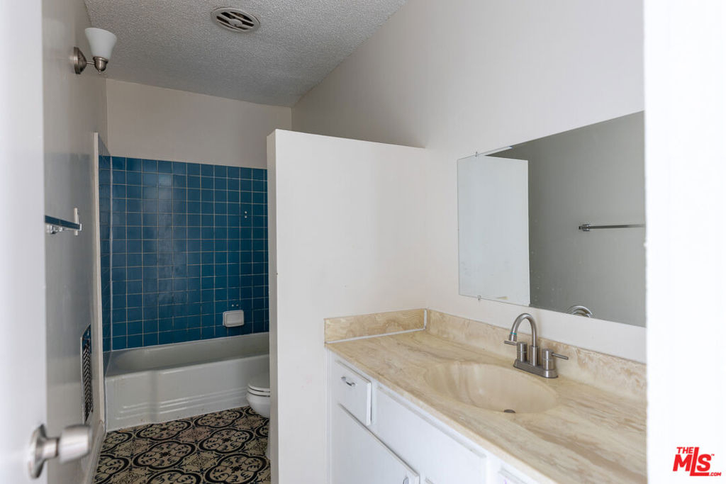 11133 Rose Avenue - Photo 6