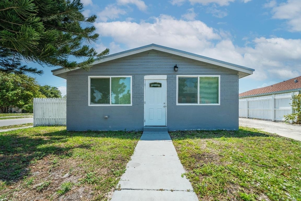 602 Nw 1st Street - Photo 0