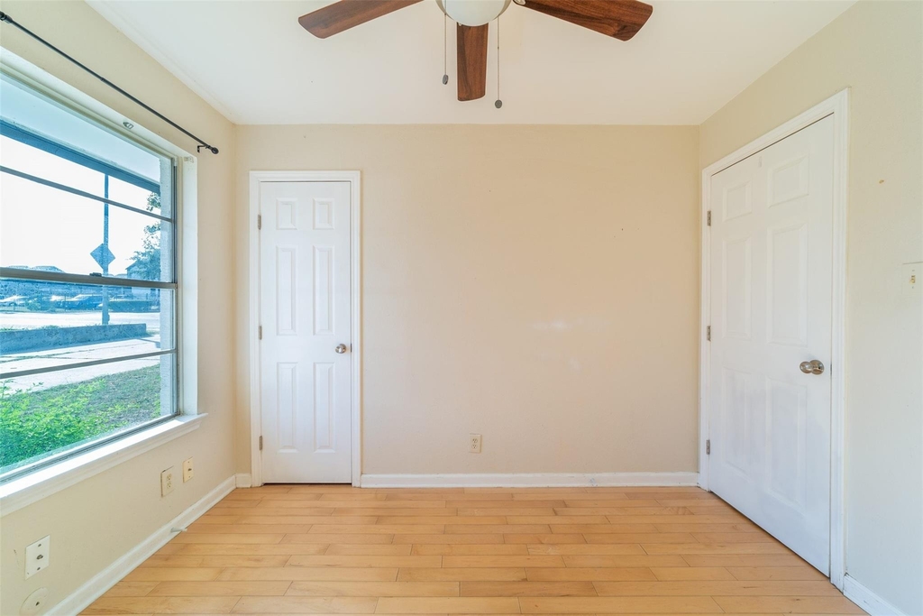 1738 Rutland Dr - Photo 2