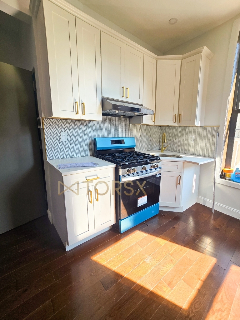 1 Kingston Avenue - Photo 1