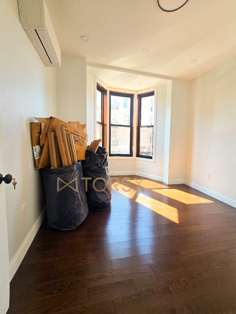 1 Kingston Avenue - Photo 5