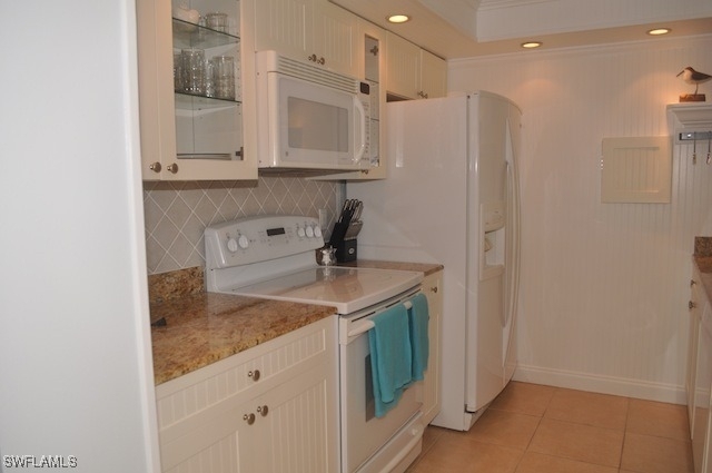 555 Park Shore Drive - Photo 7