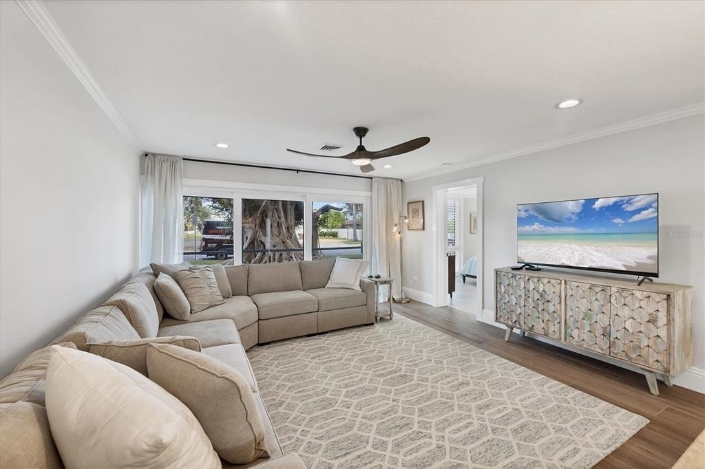 500 S Washington Drive - Photo 2