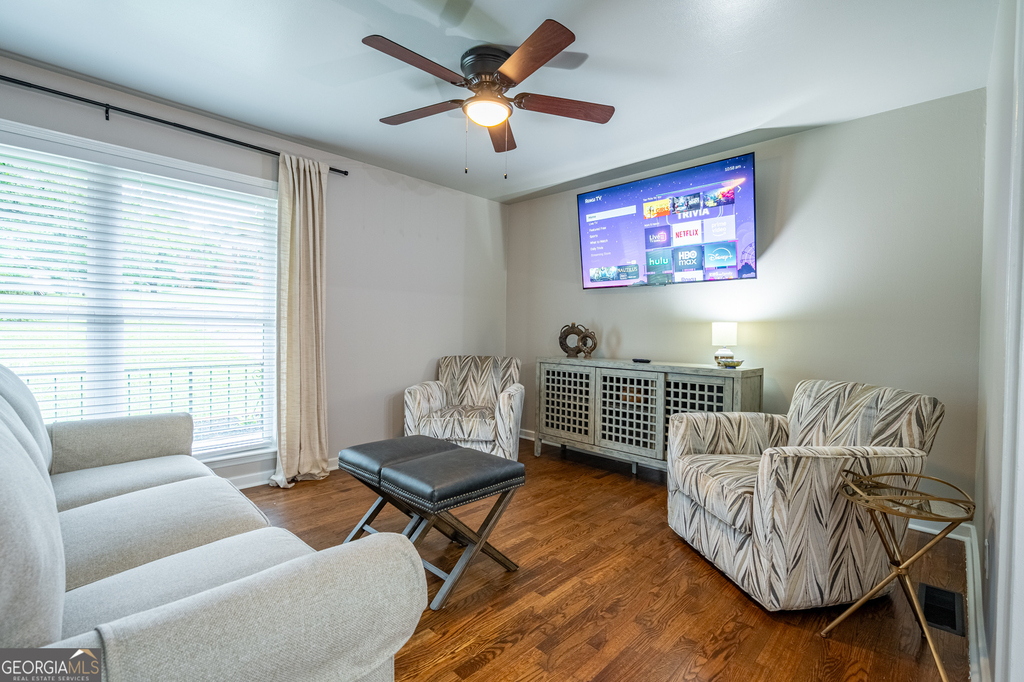 236 Pioneer Trail - Photo 0