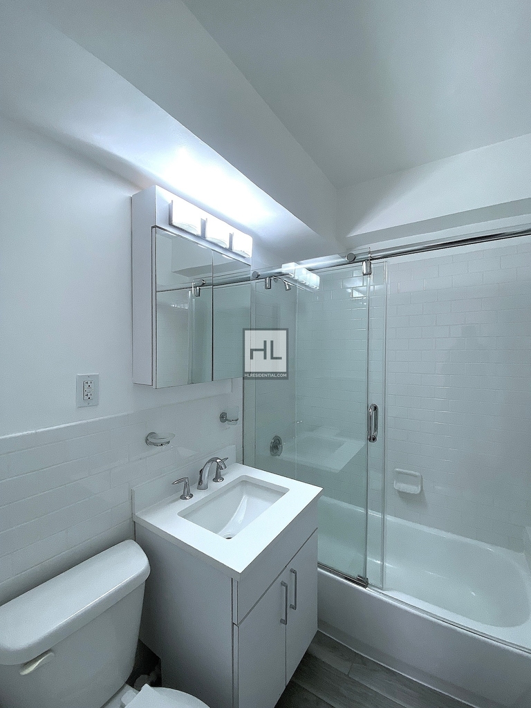 East 57th Street - Photo 4
