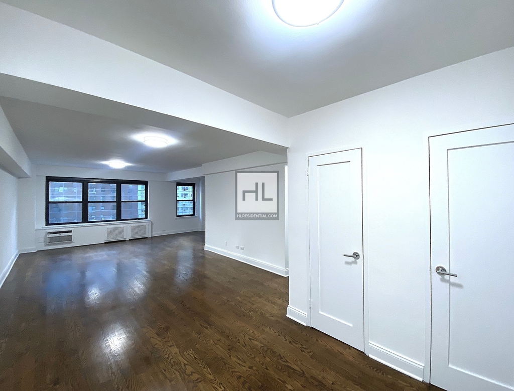 East 57th Street - Photo 2
