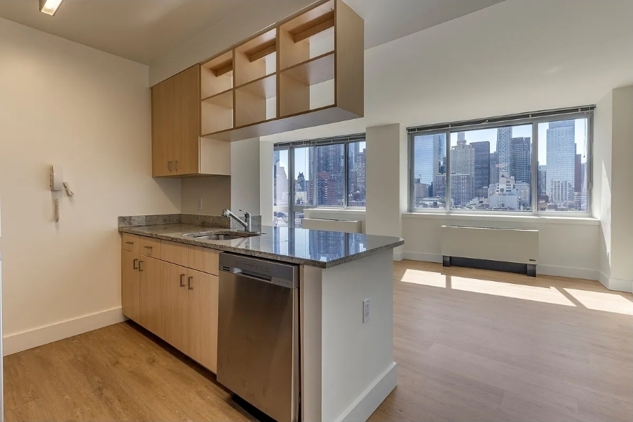 West 52nd Street - Photo 0