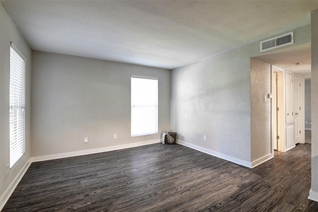 8787 Hammerly Blvd - Photo 3