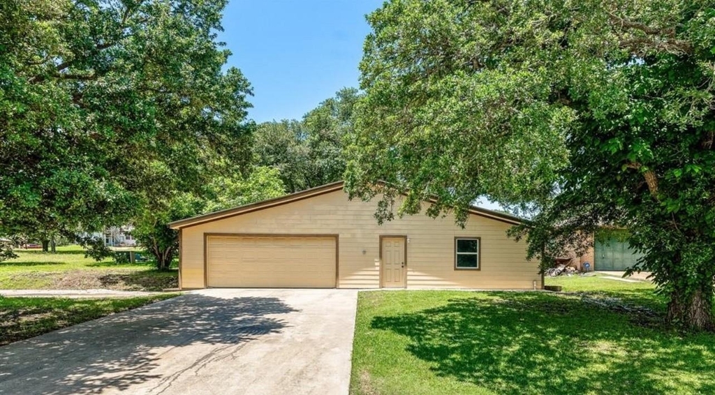 121 W Lakeview Drive - Photo 0