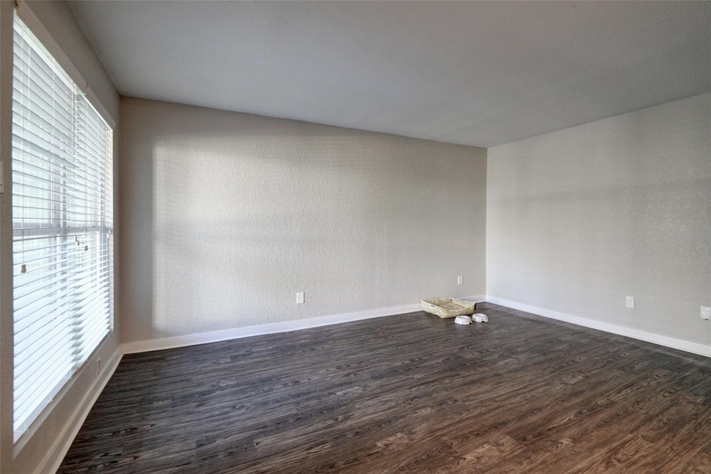 8787 Hammerly Blvd - Photo 2