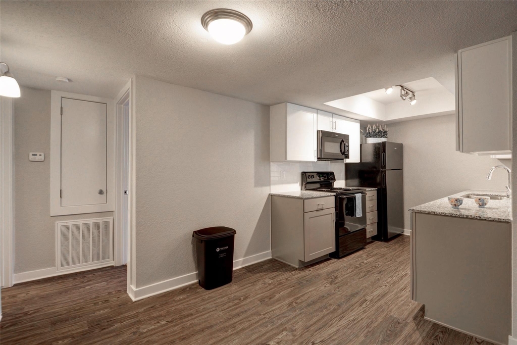 8787 Hammerly Blvd - Photo 1