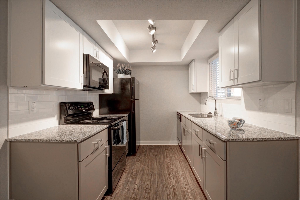 8787 Hammerly Blvd - Photo 0