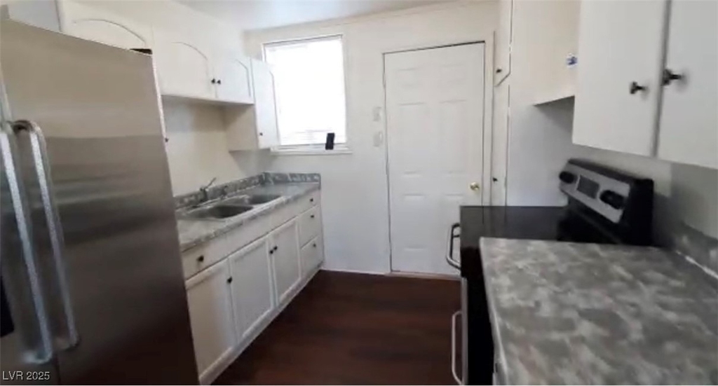 180 N Jones Street - Photo 1