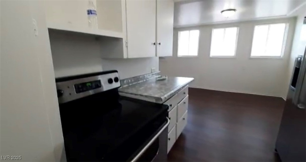 180 N Jones Street - Photo 2