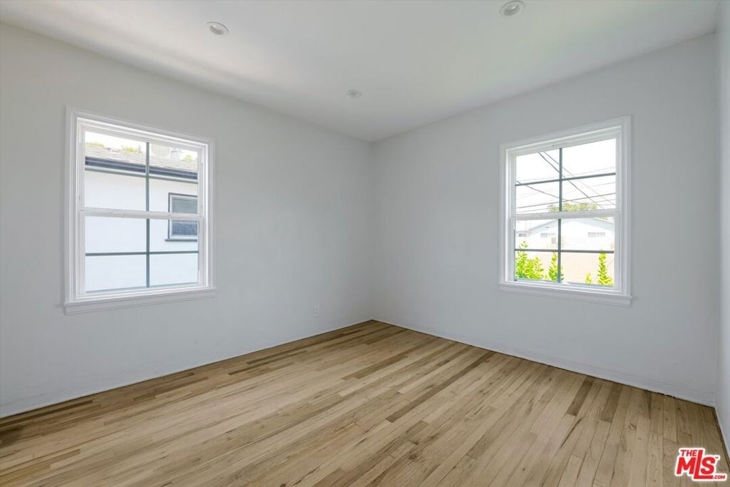 11683 Chandler Boulevard - Photo 14