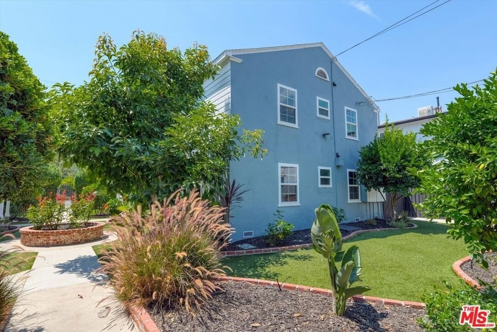 11683 Chandler Boulevard - Photo 19