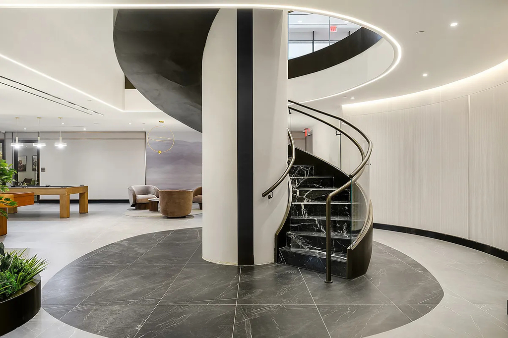 Bond st - Photo 16