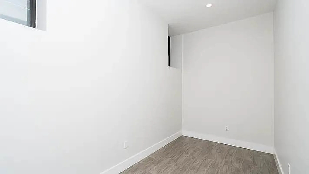 1020 Park Place - Photo 3