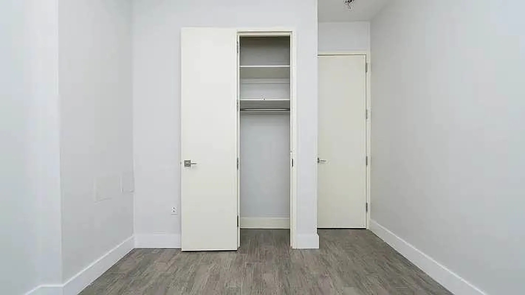 1020 Park Place - Photo 4