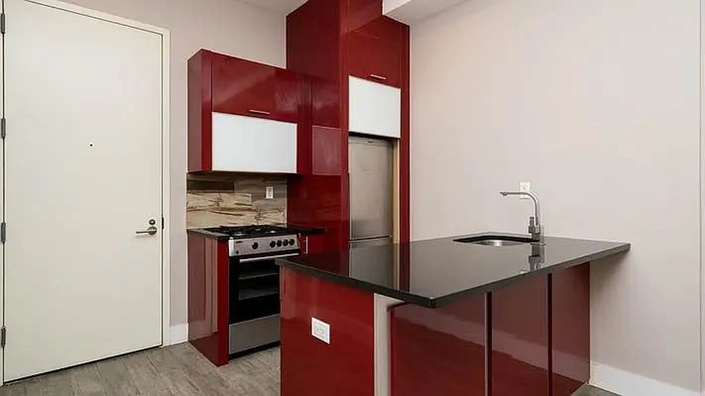 1020 Park Place - Photo 1