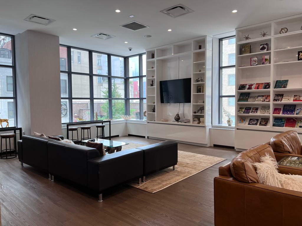 W 48th St - Photo 13