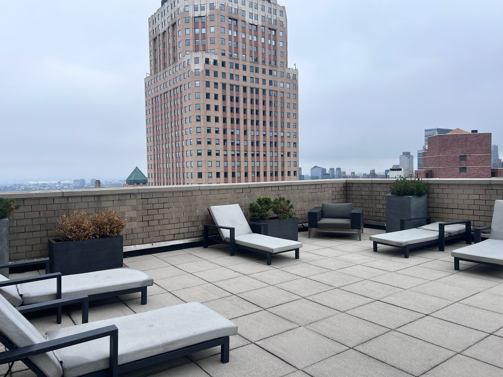 W 48th St - Photo 11
