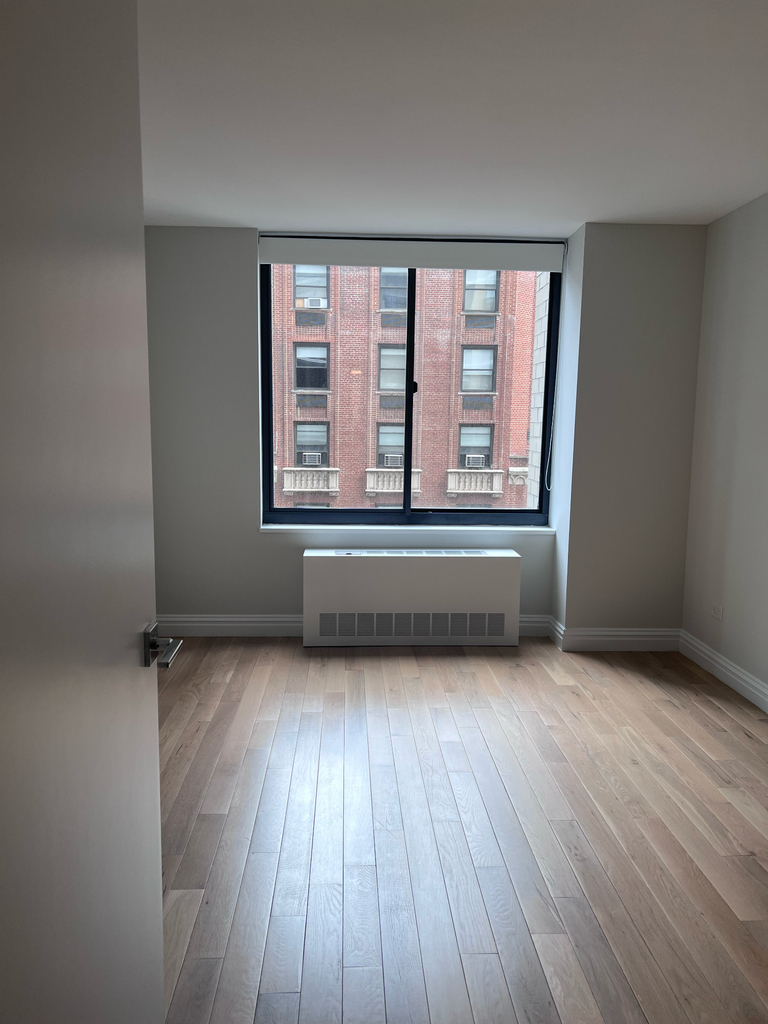 W 48th St - Photo 4