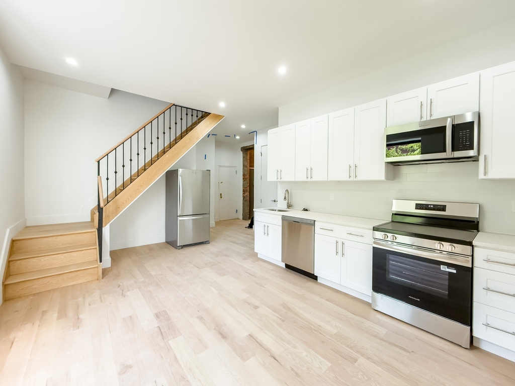 1047 Bedford Avenue - Photo 2