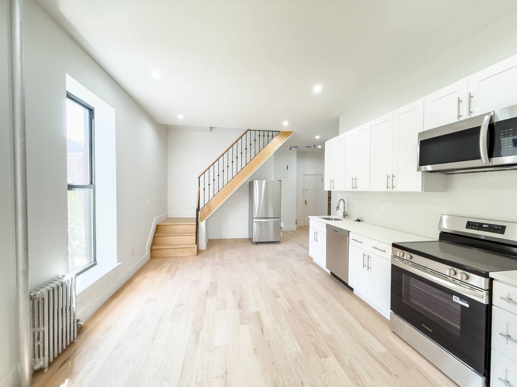 1047 Bedford Avenue - Photo 4