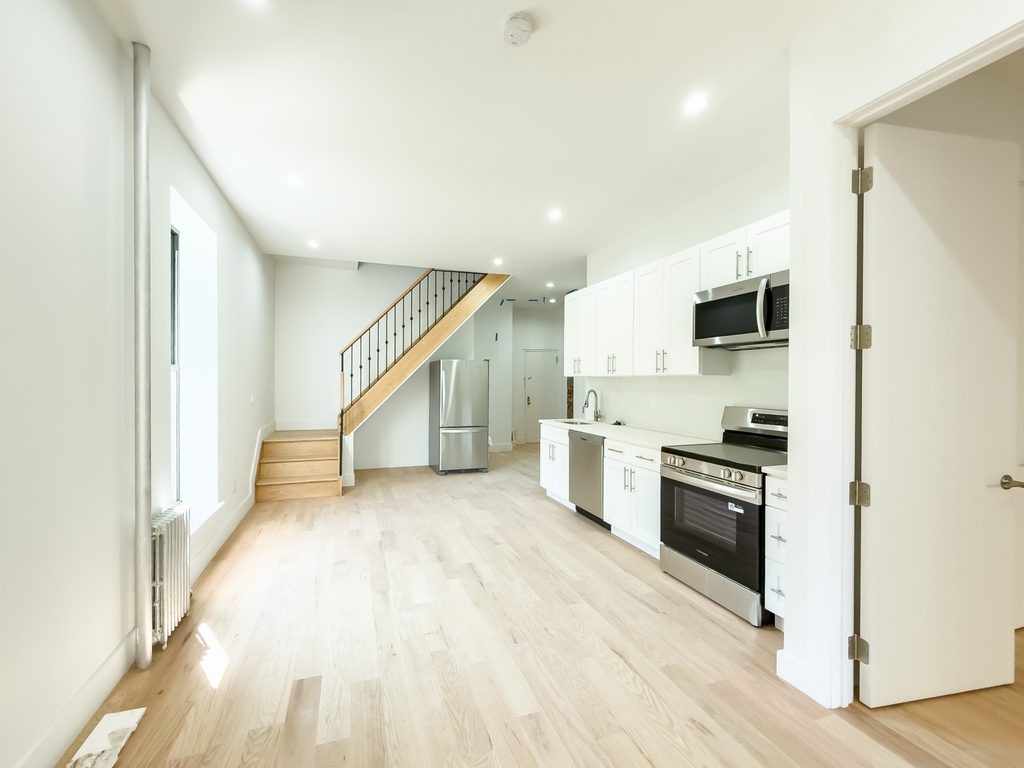 1047 Bedford Avenue - Photo 3