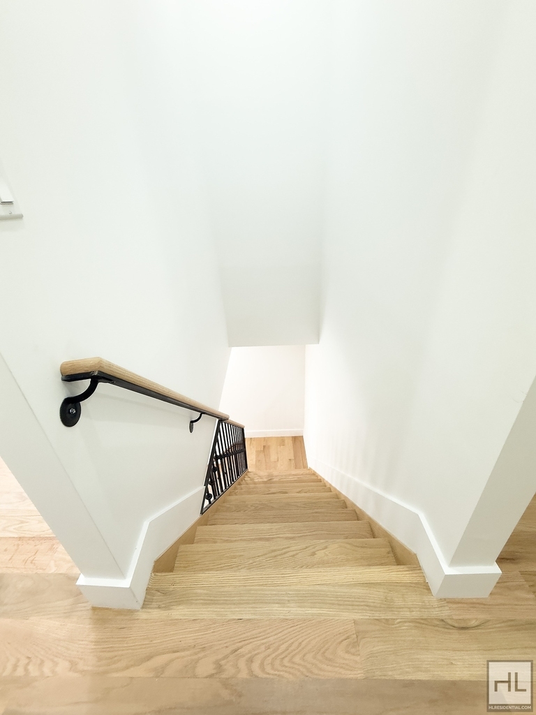 1047 Bedford Avenue - Photo 7